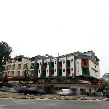 Fata Garden Hotel By Place2Stay Kuching Exterior photo