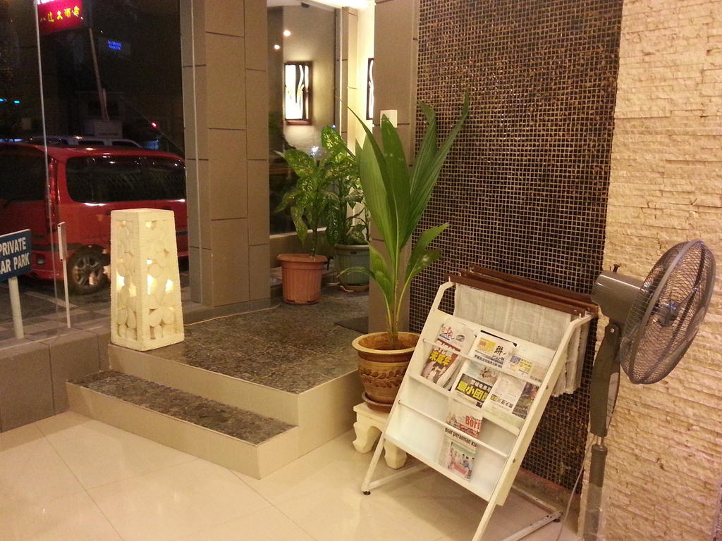 Fata Garden Hotel By Place2Stay Kuching Exterior photo